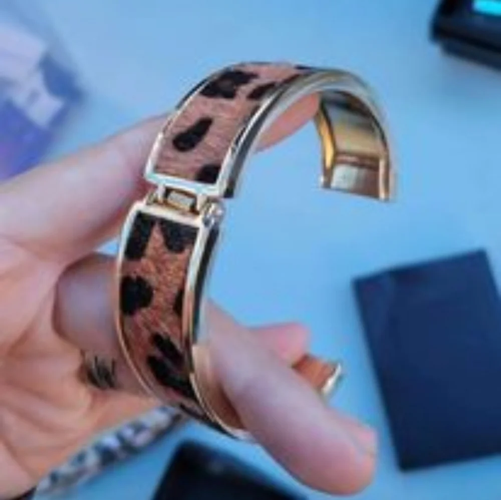 Bracelet - Picture 1 of 3